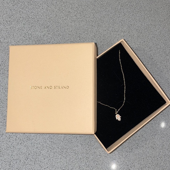 Brand new 14k gold hamsa diamond necklace - Picture 5 of 7